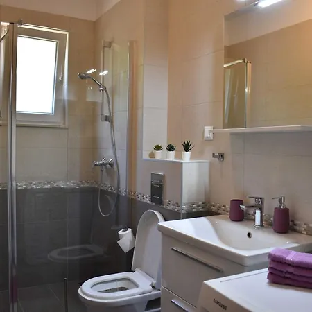 Vapor - Two Bedroom With Balcony דירה